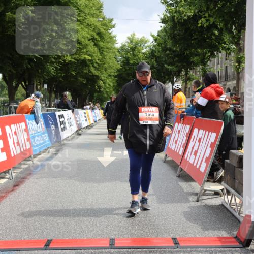 14.06.2026 - REWE Women's Run Strokosch-Dieckow http://msf.ph/oto/9758719 14.06.2026 11:22:10 Ziel 5353 meine-sportfotos.de