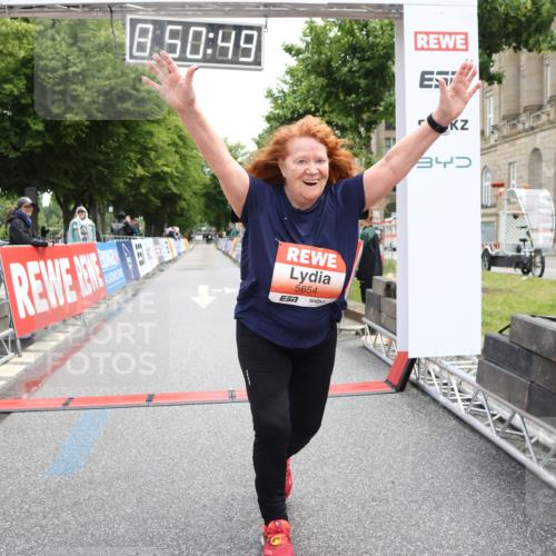 14.06.2026 - REWE Women's Run Strokosch-Dieckow http://msf.ph/oto/9758749 14.06.2026 11:21:18 Ziel 5654 meine-sportfotos.de