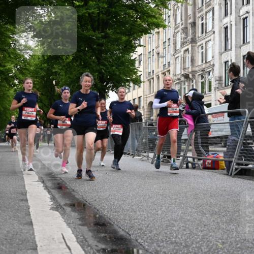 14.06.2026 - REWE Women's Run J. Mangold http://msf.ph/oto/9758760 14.06.2026 11:00:12 Ziel 5001, 5002, 5003, 5004, 5050, 5147, 5415, 5432, 5719, 5782, 5883, 5929, 6019 meine-sportfotos.de