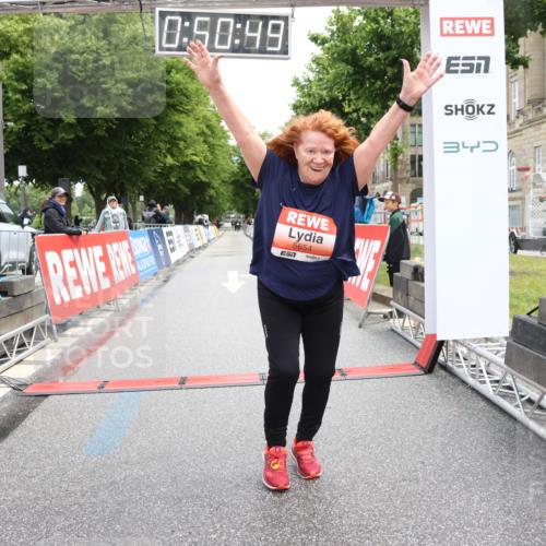 14.06.2026 - REWE Women's Run Strokosch-Dieckow http://msf.ph/oto/9758780 14.06.2026 11:21:18 Ziel 5654 meine-sportfotos.de