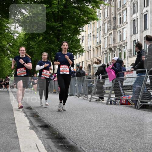14.06.2026 - REWE Women's Run J. Mangold http://msf.ph/oto/9758796 14.06.2026 11:00:17 Ziel 5001, 5002, 5003, 5004, 5050, 5147, 5432, 5435, 5665, 5716, 5719, 5883 meine-sportfotos.de