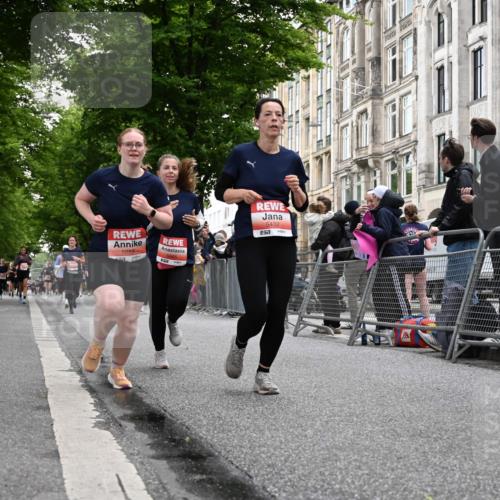 14.06.2026 - REWE Women's Run J. Mangold http://msf.ph/oto/9758805 14.06.2026 11:00:17 Ziel 5001, 5002, 5003, 5004, 5050, 5147, 5432, 5435, 5665, 5716, 5719, 5883 meine-sportfotos.de