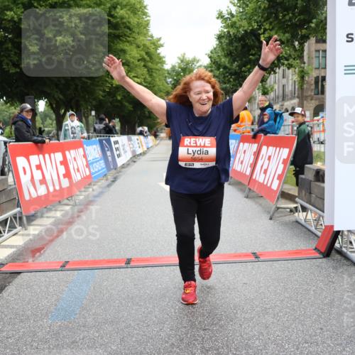 14.06.2026 - REWE Women's Run Strokosch-Dieckow http://msf.ph/oto/9758820 14.06.2026 11:21:17 Ziel 5654 meine-sportfotos.de