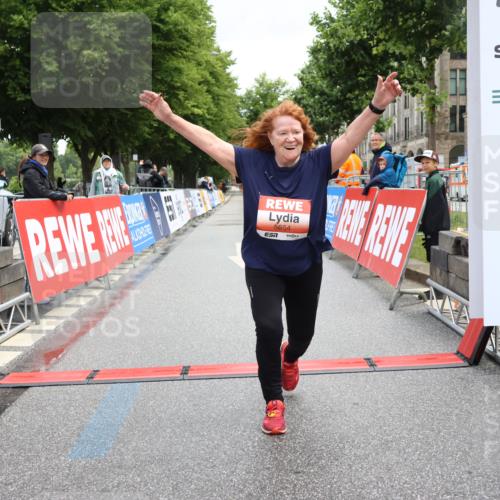 14.06.2026 - REWE Women's Run Strokosch-Dieckow http://msf.ph/oto/9758827 14.06.2026 11:21:17 Ziel 5654 meine-sportfotos.de