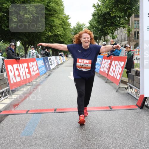 14.06.2026 - REWE Women's Run Strokosch-Dieckow http://msf.ph/oto/9758844 14.06.2026 11:21:17 Ziel 5654 meine-sportfotos.de