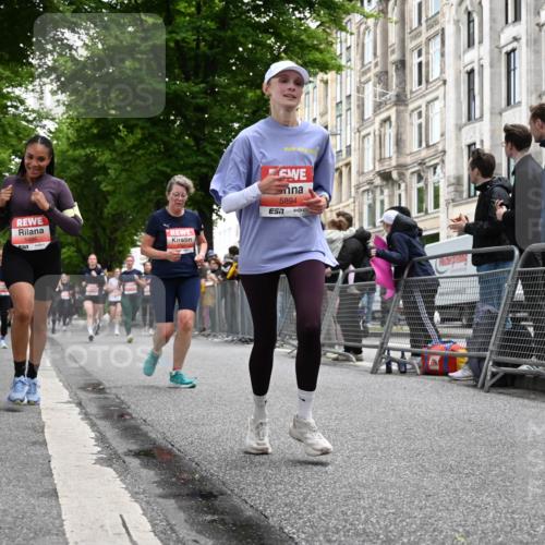 14.06.2026 - REWE Women's Run J. Mangold http://msf.ph/oto/9758855 14.06.2026 11:00:25 Ziel 5193, 5328, 5435, 5440, 5453, 5486, 5716, 5764, 5894, 6055, 6061 meine-sportfotos.de