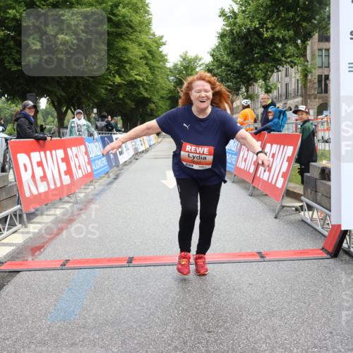 14.06.2026 - REWE Women's Run Strokosch-Dieckow http://msf.ph/oto/9758858 14.06.2026 11:21:17 Ziel 5654 meine-sportfotos.de
