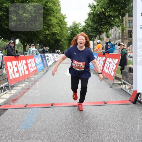 14.06.2026 - REWE Women's Run Strokosch-Dieckow http://msf.ph/oto/9758875 14.06.2026 11:21:17 Ziel 5654 meine-sportfotos.de