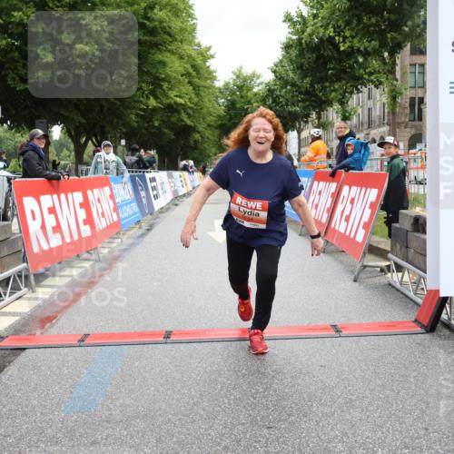 14.06.2026 - REWE Women's Run Strokosch-Dieckow http://msf.ph/oto/9758884 14.06.2026 11:21:17 Ziel 5654 meine-sportfotos.de