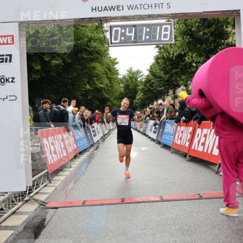 14.06.2026 - REWE Women's Run Strokosch-Dieckow http://msf.ph/oto/9758885 14.06.2026 09:41:40 Ziel 11507 meine-sportfotos.de