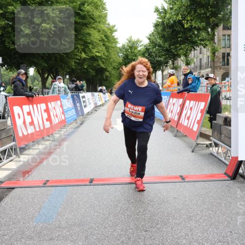 14.06.2026 - REWE Women's Run Strokosch-Dieckow http://msf.ph/oto/9758893 14.06.2026 11:21:17 Ziel 5654 meine-sportfotos.de