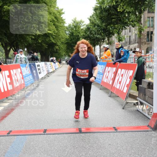 14.06.2026 - REWE Women's Run Strokosch-Dieckow http://msf.ph/oto/9758907 14.06.2026 11:21:16 Ziel 5654 meine-sportfotos.de