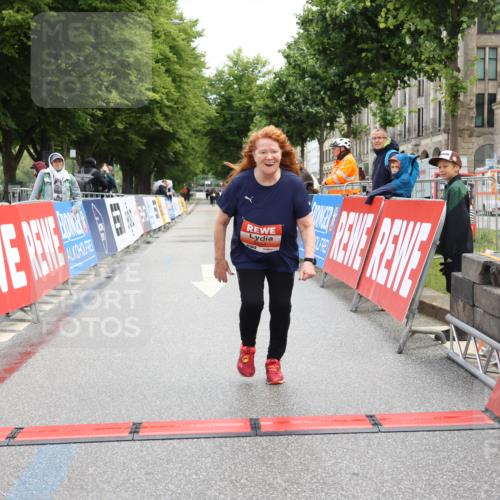 14.06.2026 - REWE Women's Run Strokosch-Dieckow http://msf.ph/oto/9758916 14.06.2026 11:21:16 Ziel 5654 meine-sportfotos.de