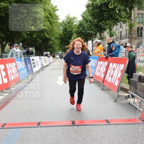 14.06.2026 - REWE Women's Run Strokosch-Dieckow http://msf.ph/oto/9758924 14.06.2026 11:21:16 Ziel 5654 meine-sportfotos.de