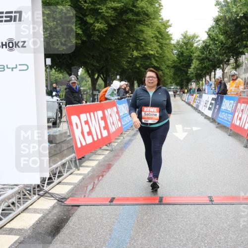 14.06.2026 - REWE Women's Run Strokosch-Dieckow http://msf.ph/oto/9758938 14.06.2026 11:20:35 Ziel 5997 meine-sportfotos.de