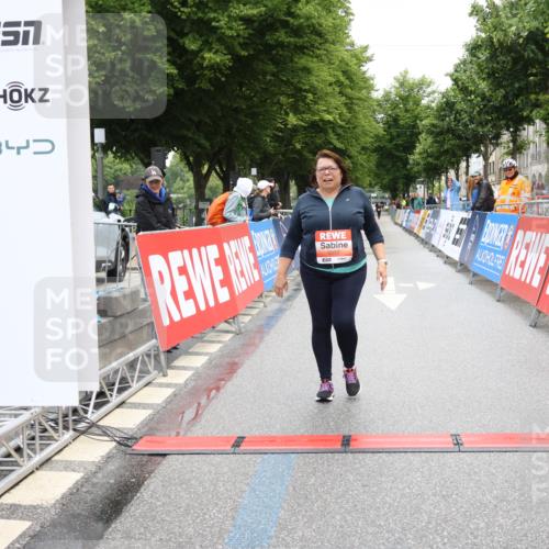 14.06.2026 - REWE Women's Run Strokosch-Dieckow http://msf.ph/oto/9758962 14.06.2026 11:20:35 Ziel 5997 meine-sportfotos.de
