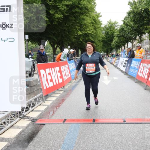 14.06.2026 - REWE Women's Run Strokosch-Dieckow http://msf.ph/oto/9758970 14.06.2026 11:20:35 Ziel 5997 meine-sportfotos.de