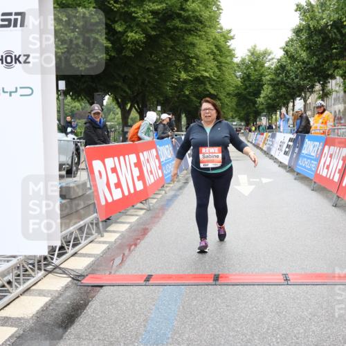 14.06.2026 - REWE Women's Run Strokosch-Dieckow http://msf.ph/oto/9758977 14.06.2026 11:20:35 Ziel 5997 meine-sportfotos.de
