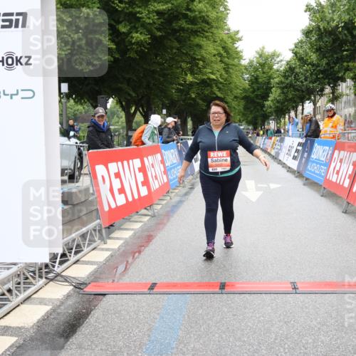 14.06.2026 - REWE Women's Run Strokosch-Dieckow http://msf.ph/oto/9758986 14.06.2026 11:20:35 Ziel 5997 meine-sportfotos.de