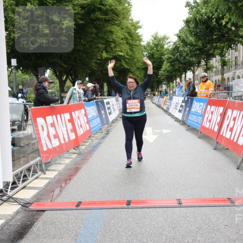 14.06.2026 - REWE Women's Run Strokosch-Dieckow http://msf.ph/oto/9759009 14.06.2026 11:20:34 Ziel 5997 meine-sportfotos.de