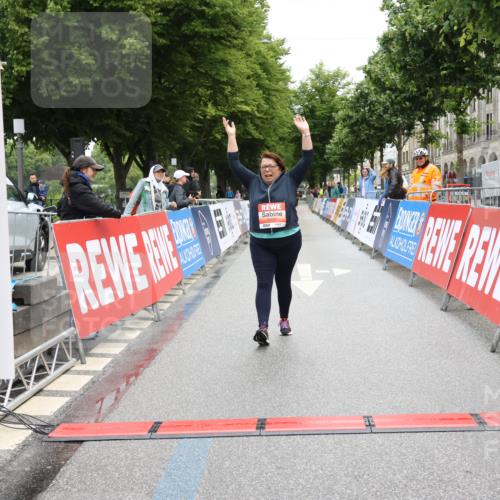 14.06.2026 - REWE Women's Run Strokosch-Dieckow http://msf.ph/oto/9759017 14.06.2026 11:20:34 Ziel 5997 meine-sportfotos.de