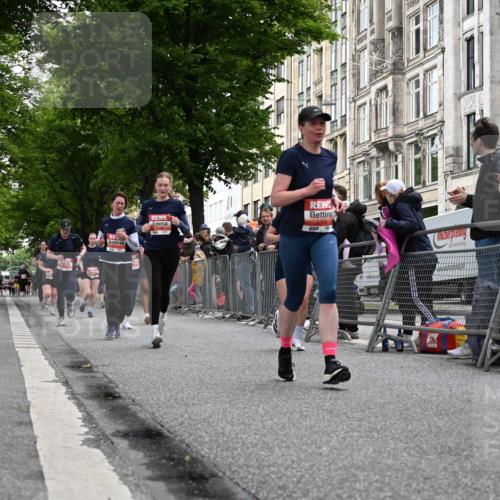 14.06.2026 - REWE Women's Run J. Mangold http://msf.ph/oto/9759018 14.06.2026 11:00:43 Ziel 5025, 5055, 5087, 5146, 5270, 5307, 5364, 5481, 5599, 5672, 5874, 5941 meine-sportfotos.de
