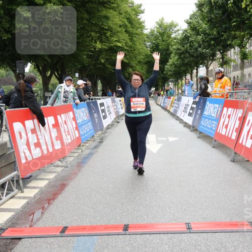 14.06.2026 - REWE Women's Run Strokosch-Dieckow http://msf.ph/oto/9759024 14.06.2026 11:20:34 Ziel 5997 meine-sportfotos.de