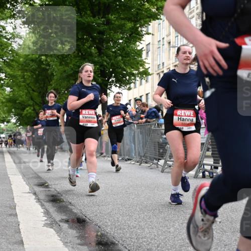 14.06.2026 - REWE Women's Run J. Mangold http://msf.ph/oto/9759079 14.06.2026 11:00:48 Ziel 5041, 5087, 5146, 5270, 5307, 5455, 5481, 5507, 5599, 5603, 5618, 5672, 5771, 5874 meine-sportfotos.de