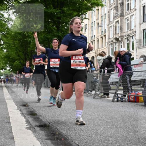 14.06.2026 - REWE Women's Run J. Mangold http://msf.ph/oto/9759088 14.06.2026 11:00:49 Ziel 5041, 5087, 5146, 5270, 5455, 5481, 5507, 5599, 5603, 5618, 5672, 5771, 5874 meine-sportfotos.de
