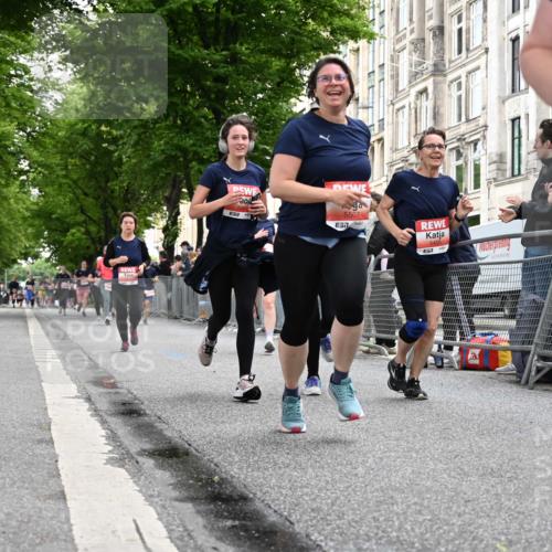 14.06.2026 - REWE Women's Run J. Mangold http://msf.ph/oto/9759100 14.06.2026 11:00:50 Ziel 5041, 5087, 5270, 5455, 5481, 5507, 5599, 5603, 5618, 5672, 5771, 5874 meine-sportfotos.de