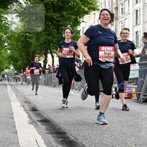 14.06.2026 - REWE Women's Run J. Mangold http://msf.ph/oto/9759102 14.06.2026 11:00:50 Ziel 5041, 5087, 5270, 5455, 5481, 5507, 5599, 5603, 5618, 5672, 5771, 5874 meine-sportfotos.de