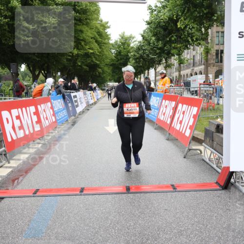 14.06.2026 - REWE Women's Run Strokosch-Dieckow http://msf.ph/oto/9759117 14.06.2026 11:20:13 Ziel 5479 meine-sportfotos.de
