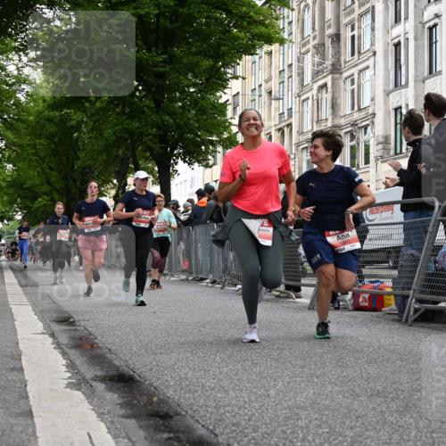 14.06.2026 - REWE Women's Run J. Mangold http://msf.ph/oto/9759160 14.06.2026 11:00:56 Ziel 5419, 5421, 5603, 5771, 5824, 5948, 5952, 6025 meine-sportfotos.de