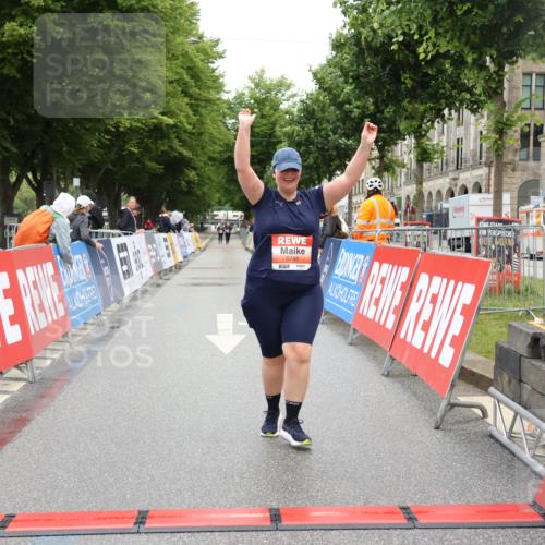 14.06.2026 - REWE Women's Run Strokosch-Dieckow http://msf.ph/oto/9759186 14.06.2026 11:19:48 Ziel 5746 meine-sportfotos.de