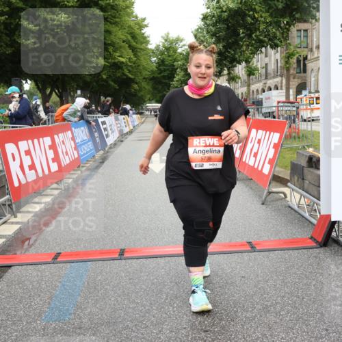 14.06.2026 - REWE Women's Run Strokosch-Dieckow http://msf.ph/oto/9759214 14.06.2026 11:19:19 Ziel 5647, 5738 meine-sportfotos.de