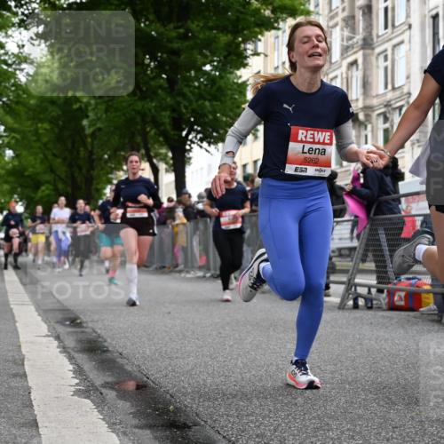 14.06.2026 - REWE Women's Run J. Mangold http://msf.ph/oto/9759222 14.06.2026 11:01:03 Ziel 5115, 5262, 5315, 5326, 5419, 5421, 5748, 5824, 5864, 5880, 6025 meine-sportfotos.de