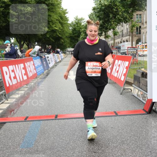 14.06.2026 - REWE Women's Run Strokosch-Dieckow http://msf.ph/oto/9759223 14.06.2026 11:19:19 Ziel 5647, 5738 meine-sportfotos.de