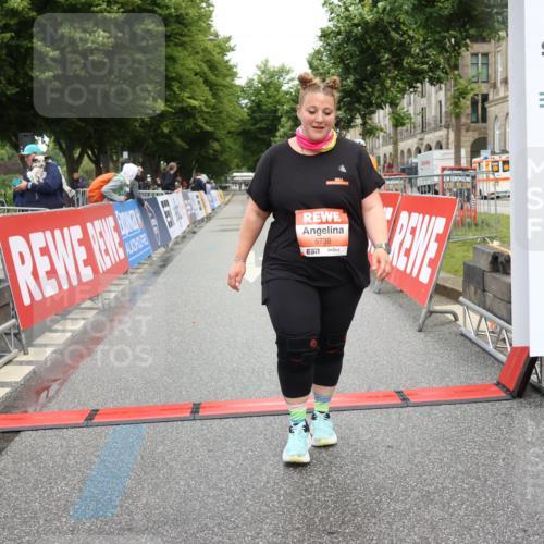 14.06.2026 - REWE Women's Run Strokosch-Dieckow http://msf.ph/oto/9759239 14.06.2026 11:19:19 Ziel 5647, 5738 meine-sportfotos.de