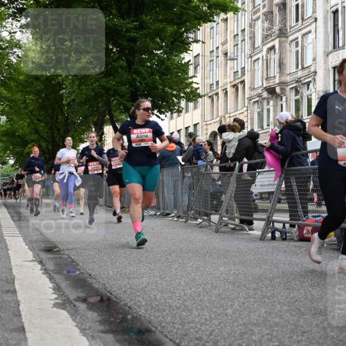 14.06.2026 - REWE Women's Run J. Mangold http://msf.ph/oto/9759241 14.06.2026 11:01:05 Ziel 5062, 5115, 5262, 5315, 5326, 5690, 5748, 5824, 5864, 5880, 5966 meine-sportfotos.de
