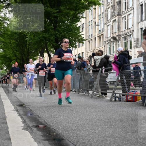 14.06.2026 - REWE Women's Run J. Mangold http://msf.ph/oto/9759244 14.06.2026 11:01:06 Ziel 5062, 5115, 5262, 5315, 5326, 5351, 5648, 5690, 5748, 5824, 5864, 5880, 5966 meine-sportfotos.de