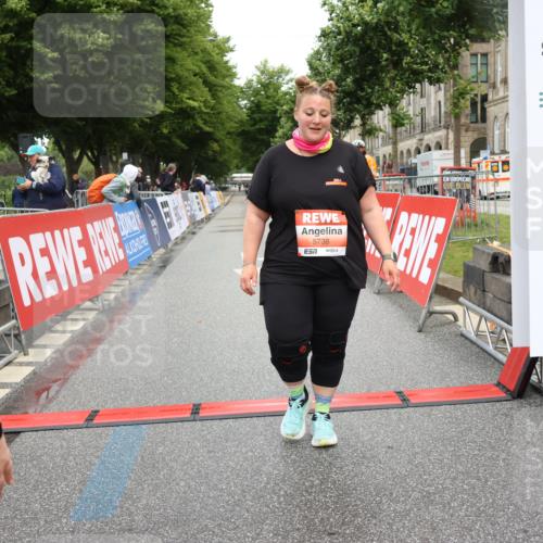 14.06.2026 - REWE Women's Run Strokosch-Dieckow http://msf.ph/oto/9759246 14.06.2026 11:19:18 Ziel 5647, 5738 meine-sportfotos.de