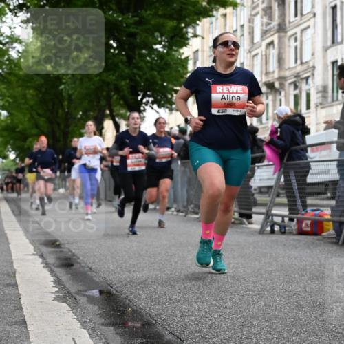 14.06.2026 - REWE Women's Run J. Mangold http://msf.ph/oto/9759250 14.06.2026 11:01:07 Ziel 5062, 5115, 5234, 5262, 5315, 5326, 5351, 5648, 5690, 5748, 5845, 5864, 5880, 5966 meine-sportfotos.de