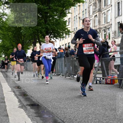 14.06.2026 - REWE Women's Run J. Mangold http://msf.ph/oto/9759264 14.06.2026 11:01:08 Ziel 5029, 5062, 5115, 5234, 5315, 5351, 5648, 5690, 5748, 5845, 5864, 5880, 5966 meine-sportfotos.de