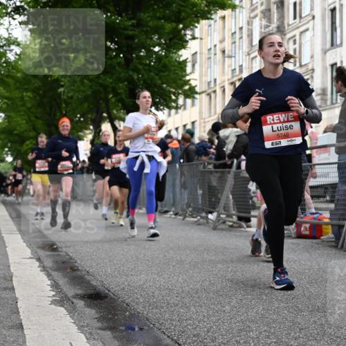 14.06.2026 - REWE Women's Run J. Mangold http://msf.ph/oto/9759266 14.06.2026 11:01:08 Ziel 5029, 5062, 5115, 5234, 5315, 5351, 5648, 5690, 5748, 5845, 5864, 5880, 5966 meine-sportfotos.de