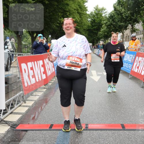 14.06.2026 - REWE Women's Run Strokosch-Dieckow http://msf.ph/oto/9759277 14.06.2026 11:19:16 Ziel 5550, 5647, 5738 meine-sportfotos.de