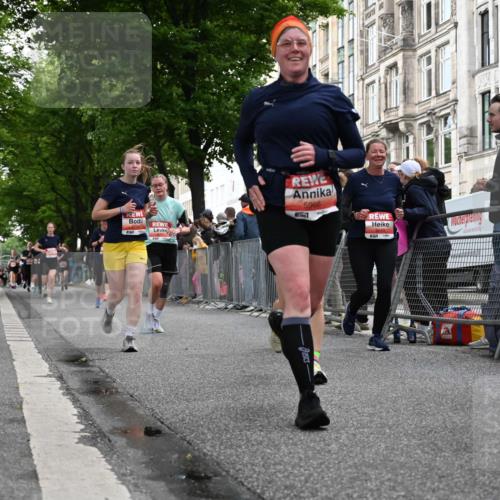 14.06.2026 - REWE Women's Run J. Mangold http://msf.ph/oto/9759290 14.06.2026 11:01:11 Ziel 5029, 5046, 5062, 5234, 5351, 5648, 5690, 5748, 5845, 5864, 5880, 5966 meine-sportfotos.de
