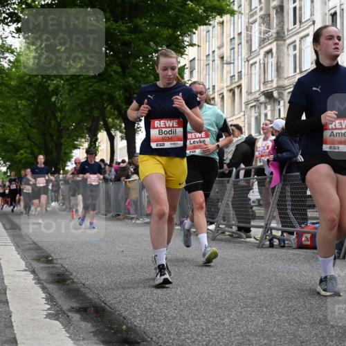 14.06.2026 - REWE Women's Run J. Mangold http://msf.ph/oto/9759305 14.06.2026 11:01:12 Ziel 5029, 5046, 5062, 5234, 5351, 5648, 5656, 5690, 5748, 5845, 5880, 5966 meine-sportfotos.de