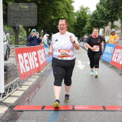 14.06.2026 - REWE Women's Run Strokosch-Dieckow http://msf.ph/oto/9759322 14.06.2026 11:19:15 Ziel 5550, 5647, 5738 meine-sportfotos.de
