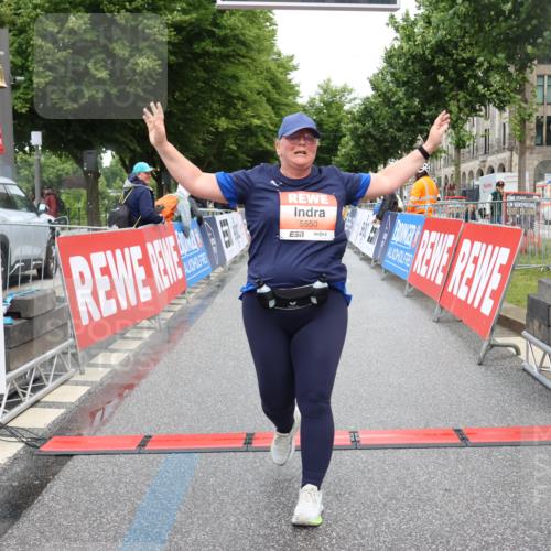 14.06.2026 - REWE Women's Run Strokosch-Dieckow http://msf.ph/oto/9759367 14.06.2026 11:19:10 Ziel 5550 meine-sportfotos.de