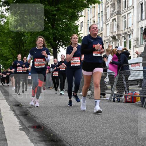 14.06.2026 - REWE Women's Run J. Mangold http://msf.ph/oto/9759414 14.06.2026 11:01:28 Ziel 5022, 5052, 5053, 5056, 5059, 5110, 5112, 5330, 5360, 5445, 5720, 5721, 5907, 6015, 6045 meine-sportfotos.de